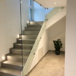 Treppenaufgang mit Bruestung  aus Glas